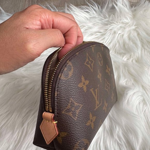 LV Cosmetic Pouch MM Monogram - Picture 4 of 7